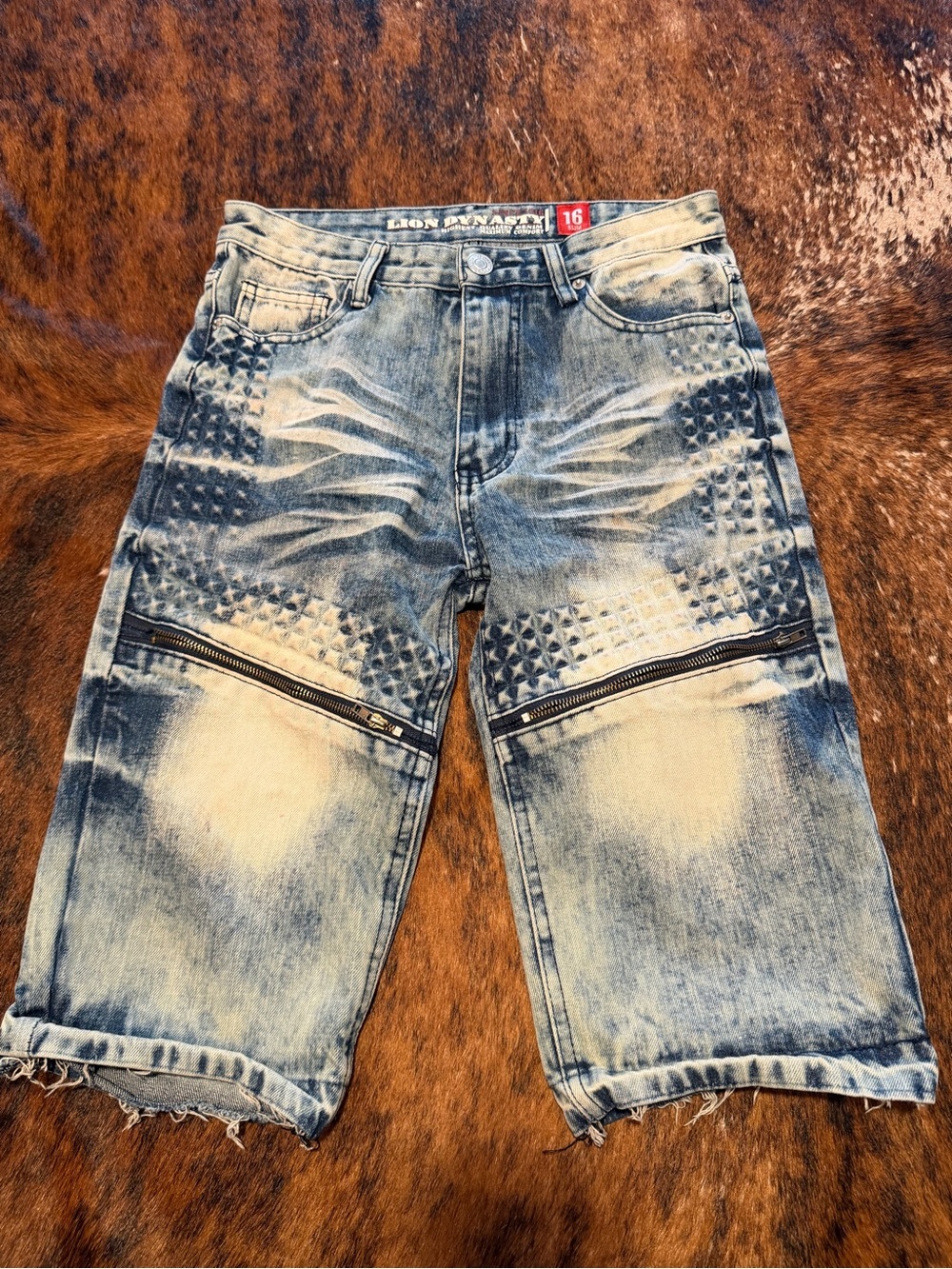 Lion Dynasty Denim Shorts Distressed Acid Wash Moto Bleached Zip Ripped Size 16